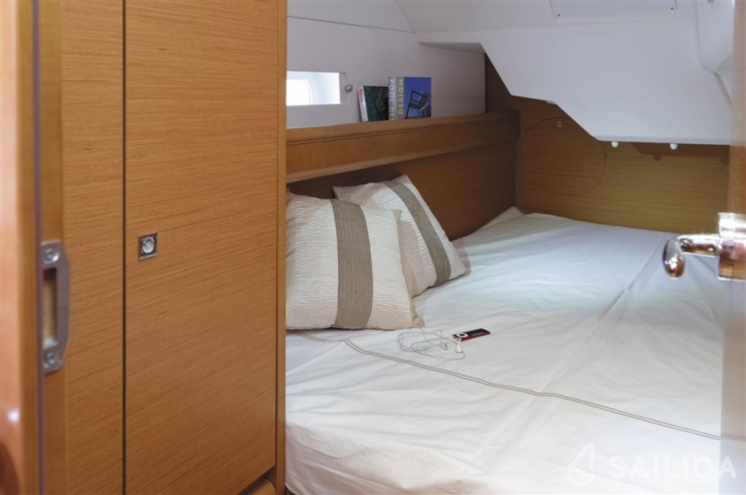 Sun Odyssey 389 - Yacht Charter Sailica