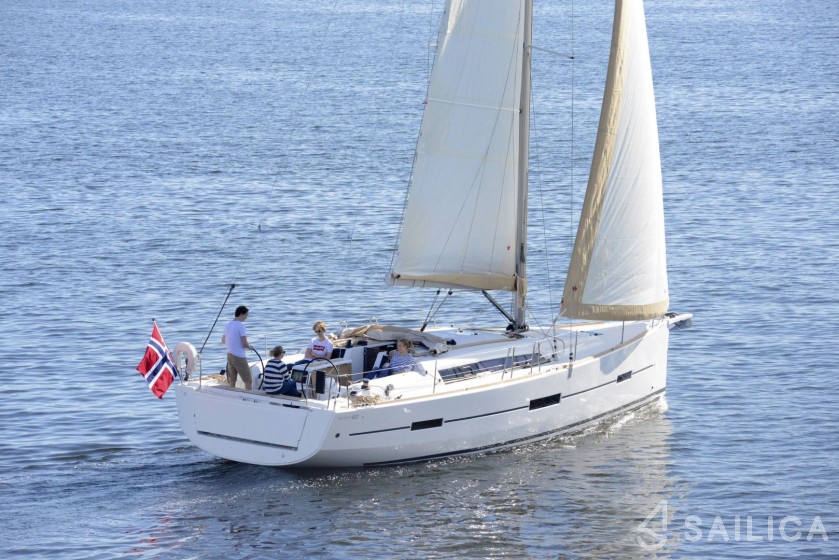 Dufour 412 Grand large - Yacht Charter Sailica