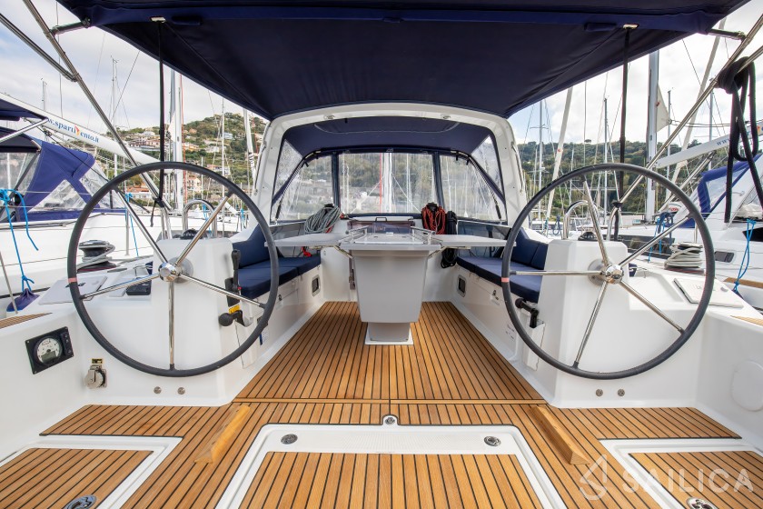 Oceanis 41.1 - Yacht Charter Sailica