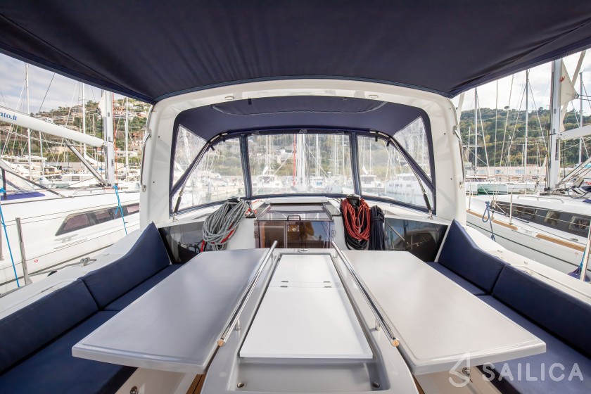 Oceanis 41.1 - Yacht Charter Sailica