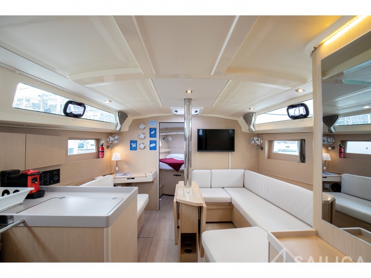 Oceanis 41.1 - Yacht Charter Sailica