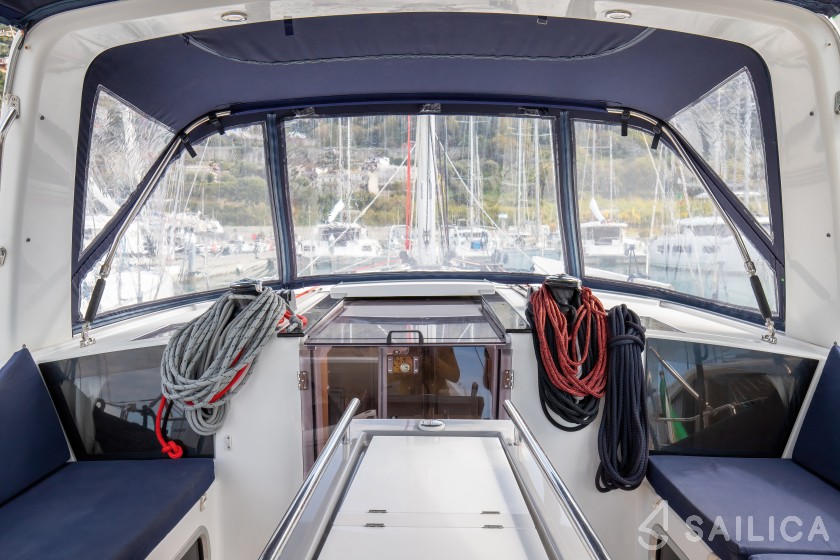 Oceanis 41.1 - Yacht Charter Sailica