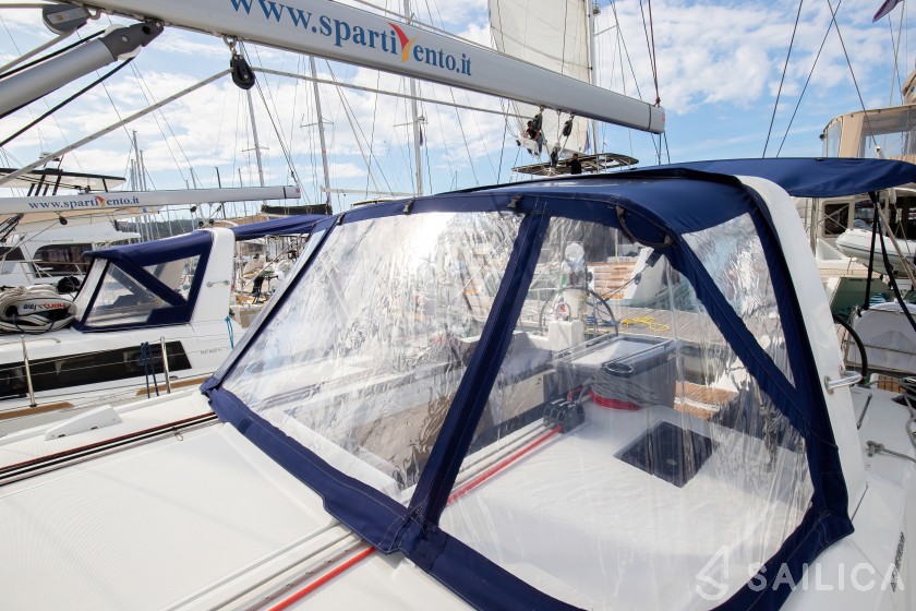 Oceanis 41.1 - Yacht Charter Sailica