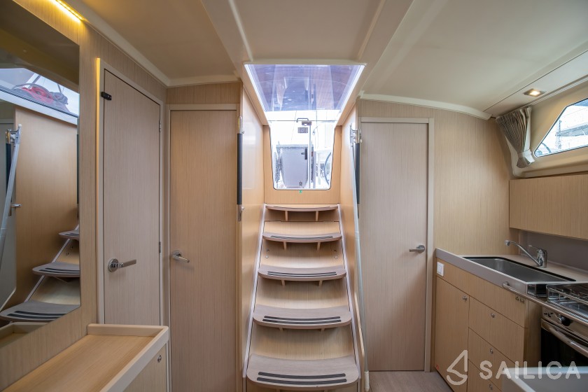 Oceanis 41.1 - Yacht Charter Sailica