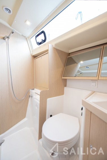 Oceanis 41.1 - Yacht Charter Sailica