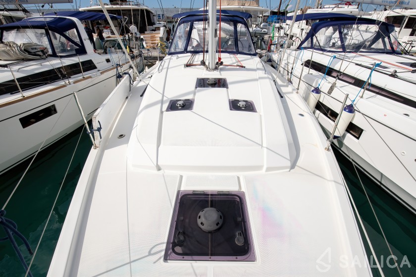 Oceanis 41.1 - Yacht Charter Sailica