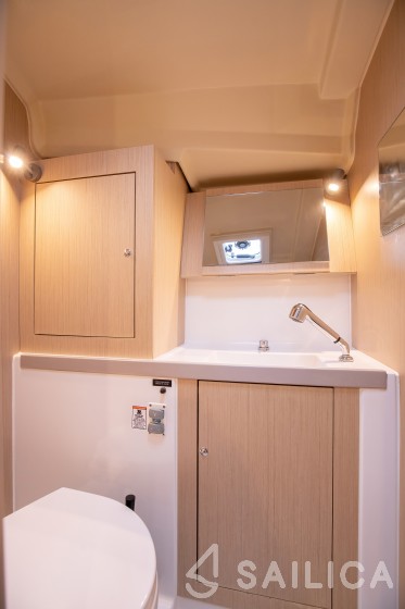 Oceanis 41.1 - Yacht Charter Sailica