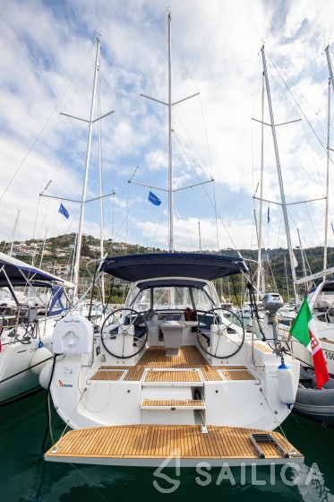 Oceanis 41.1 - Yacht Charter Sailica