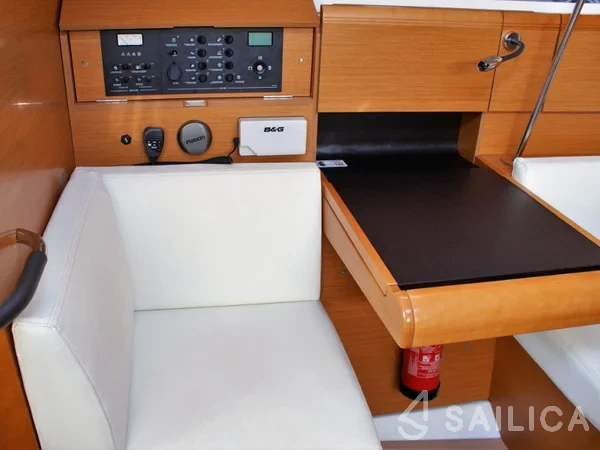 Sun Odyssey 409 - Yacht Charter Sailica