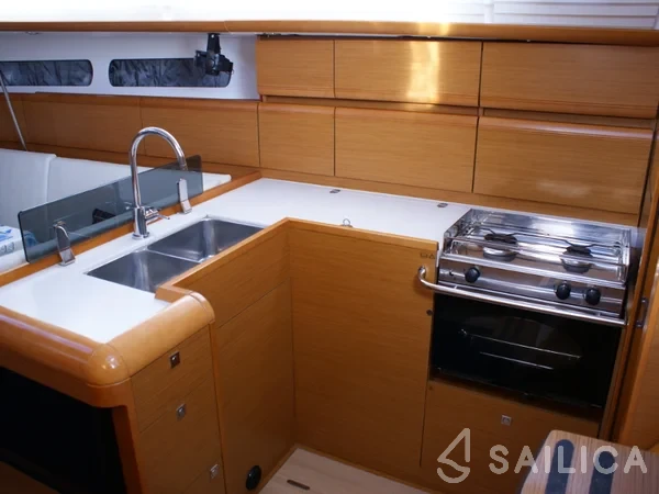 Sun Odyssey 409 - Yacht Charter Sailica