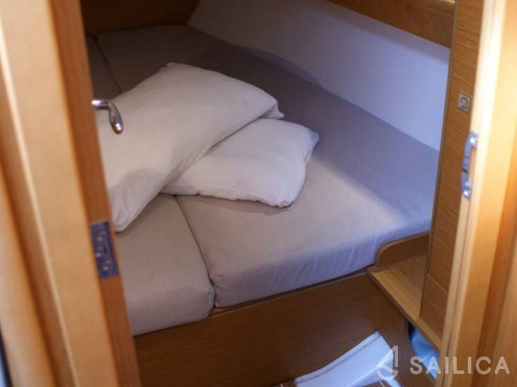 Sun Odyssey 36i - Yacht Charter Sailica