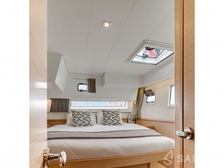 Lagoon 42 - Yacht Charter Sailica