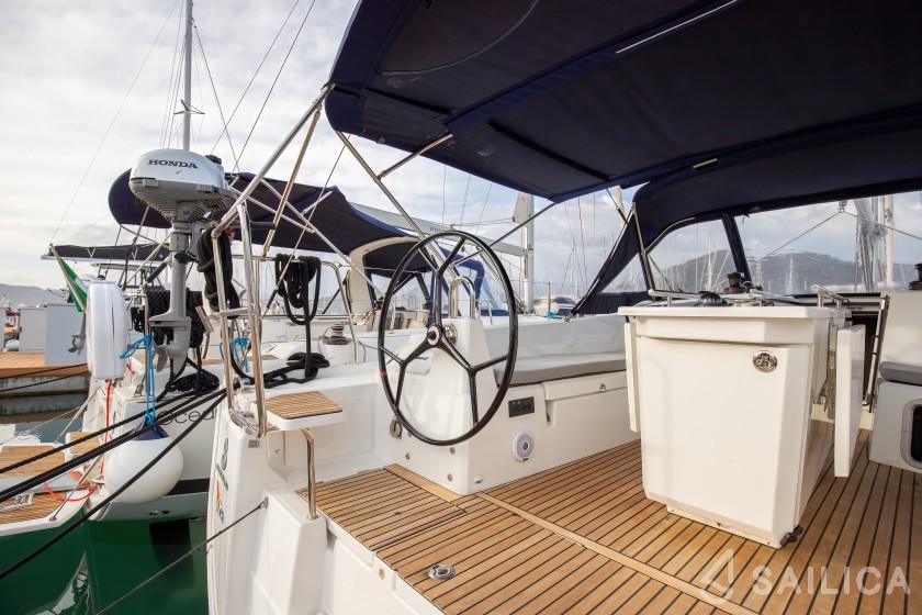 Oceanis 40.1 - Yacht Charter Sailica