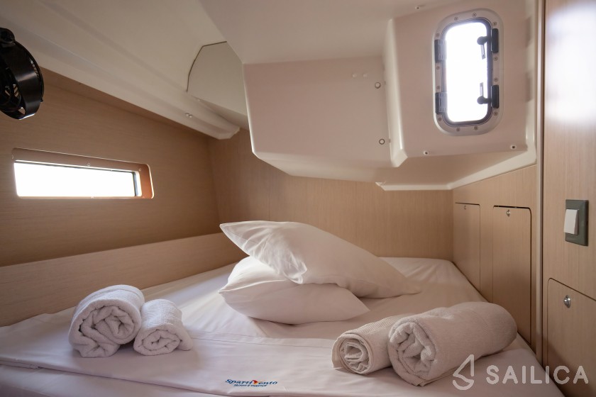 Oceanis 40.1 - Yacht Charter Sailica