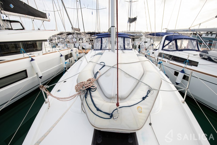 Oceanis 40.1 - Yacht Charter Sailica