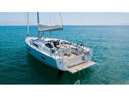 Oceanis 40.1 - Yacht Charter Sailica