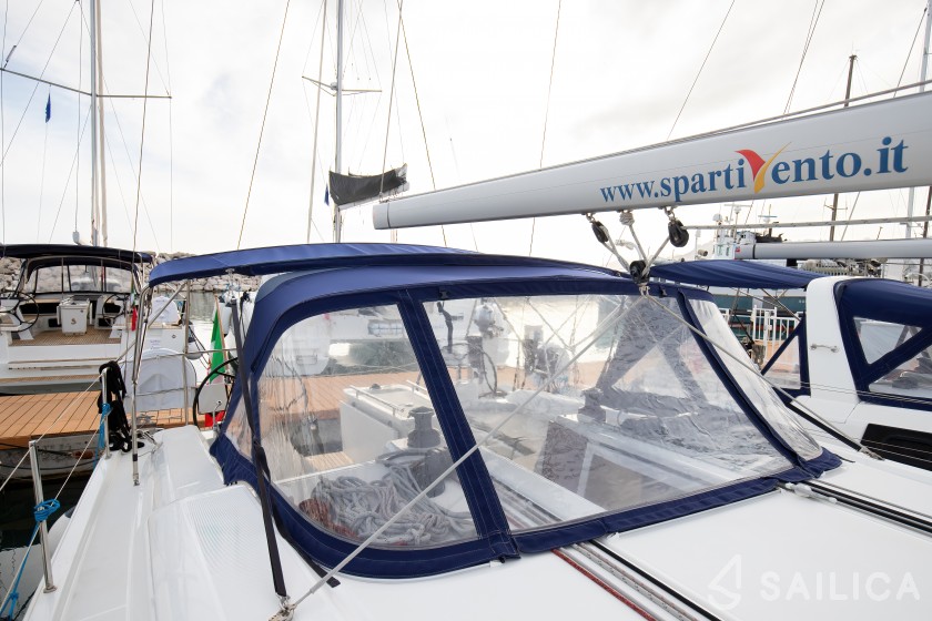 Oceanis 40.1 - Yacht Charter Sailica