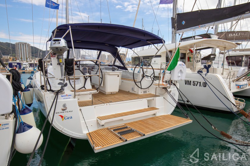 Oceanis 40.1 - Yacht Charter Sailica