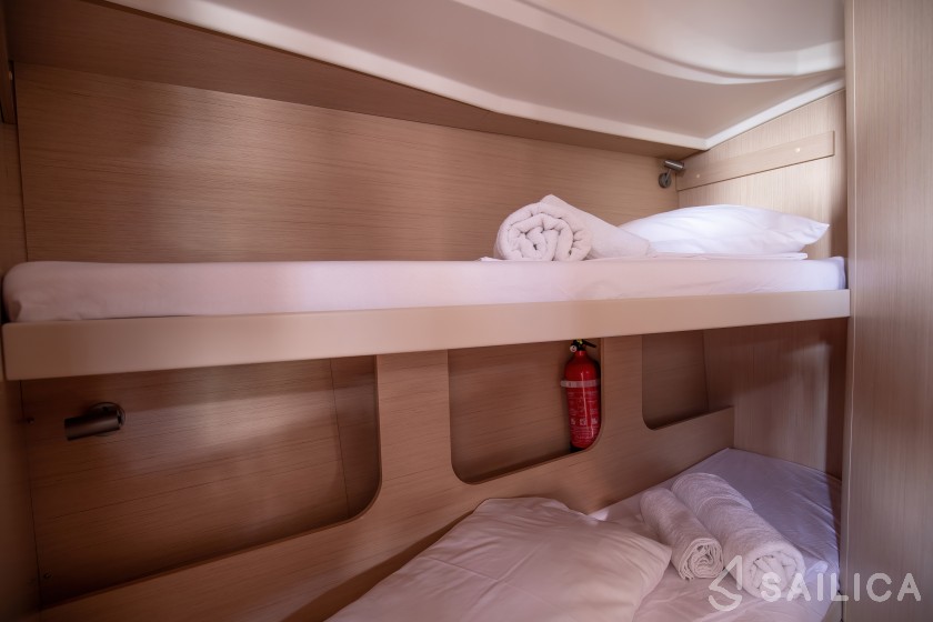 Oceanis 40.1 - Yacht Charter Sailica