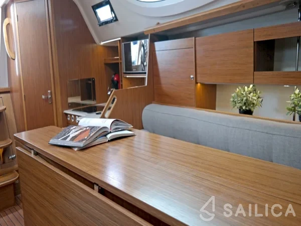 Maxus 33.1 RS - Yacht Charter Sailica