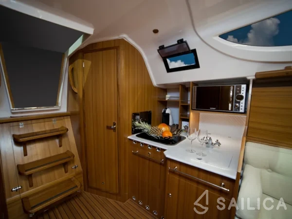 Maxus 33.1 RS - Yacht Charter Sailica