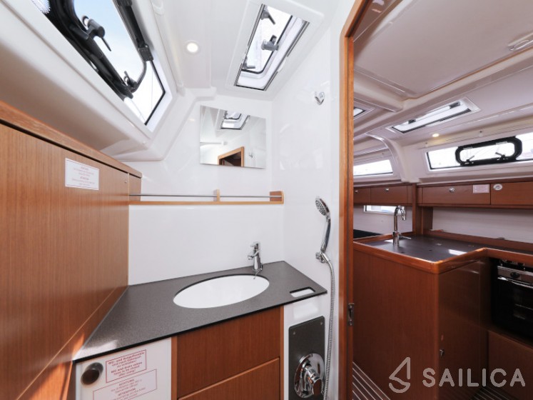 Bavaria Cruiser 37 - Yacht Charter Sailica