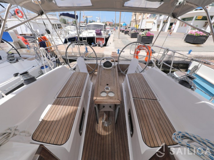 Bavaria Cruiser 37 - Yacht Charter Sailica