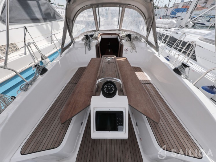 Bavaria Cruiser 37 - Yacht Charter Sailica