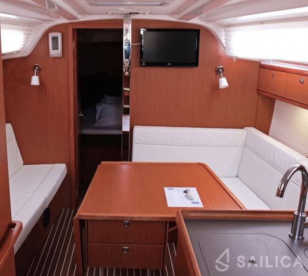 Bavaria Cruiser 37 - Yacht Charter Sailica