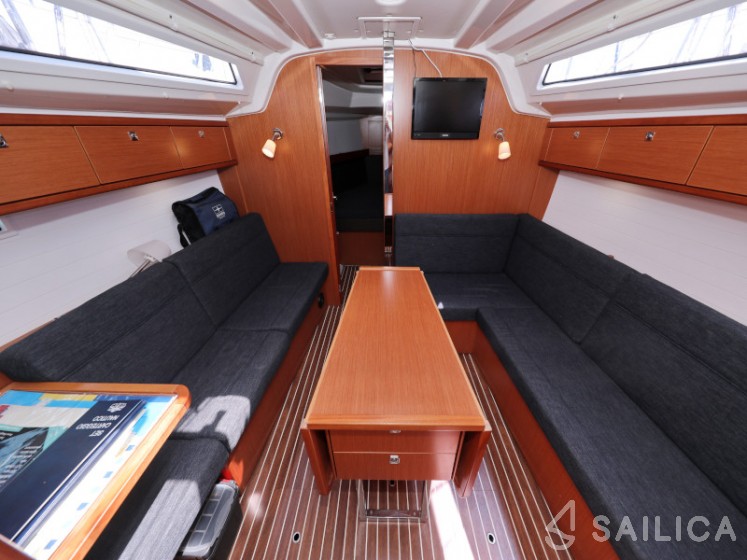 Bavaria Cruiser 37 - Yacht Charter Sailica