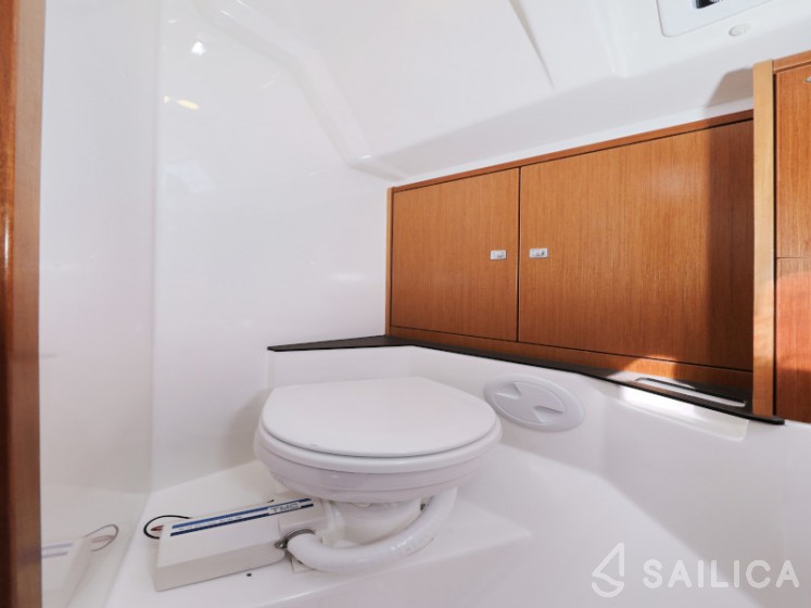Bavaria Cruiser 37 - Yacht Charter Sailica