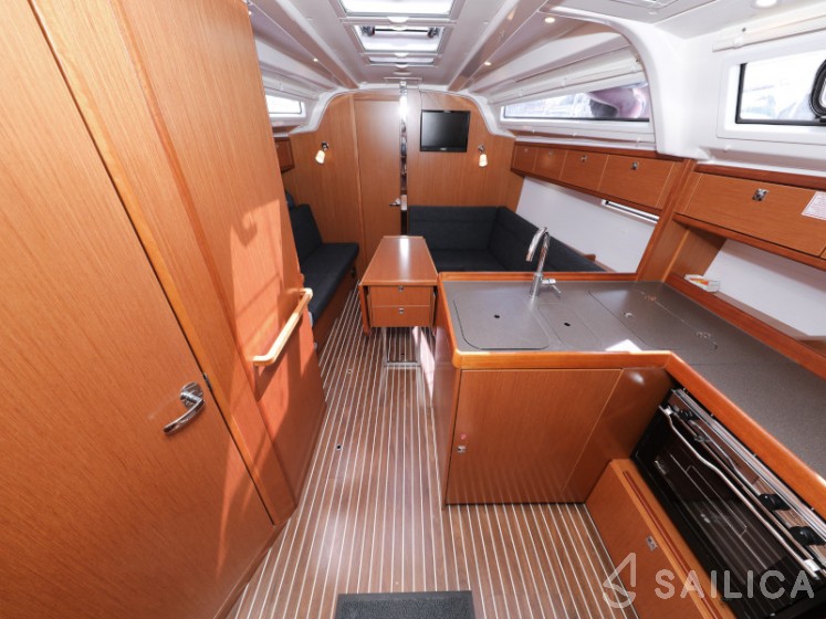 Bavaria Cruiser 37 - Yacht Charter Sailica