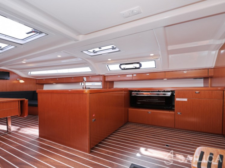 Bavaria Cruiser 37 - Yacht Charter Sailica
