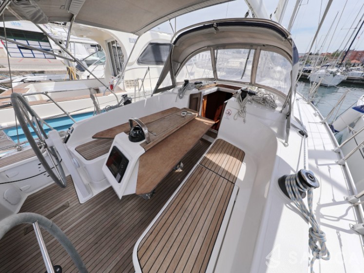 Bavaria Cruiser 37 - Yacht Charter Sailica