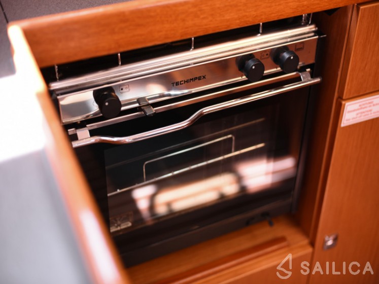 Bavaria Cruiser 37 - Yacht Charter Sailica