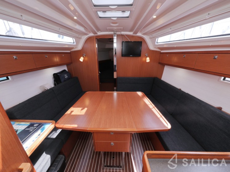 Bavaria Cruiser 37 - Yacht Charter Sailica