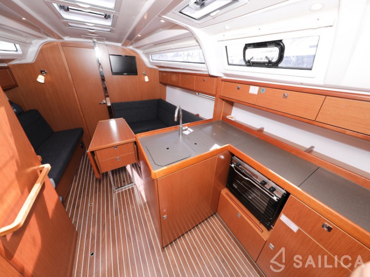 Bavaria Cruiser 37 - Yacht Charter Sailica