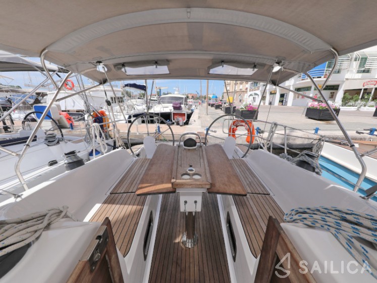 Bavaria Cruiser 37 - Yacht Charter Sailica