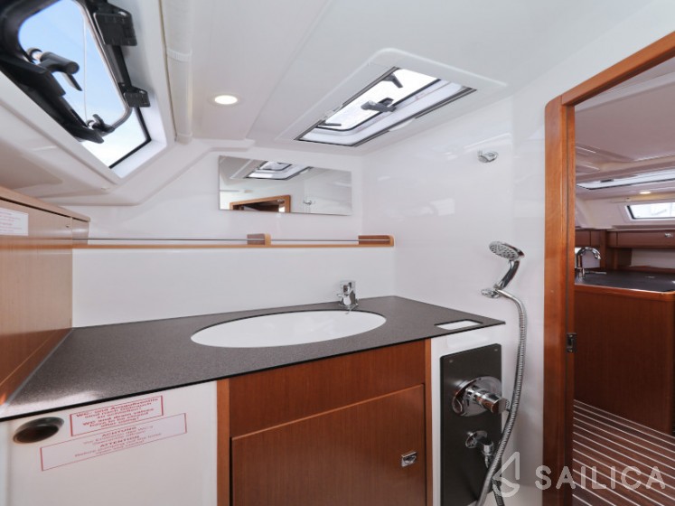 Bavaria Cruiser 37 - Yacht Charter Sailica