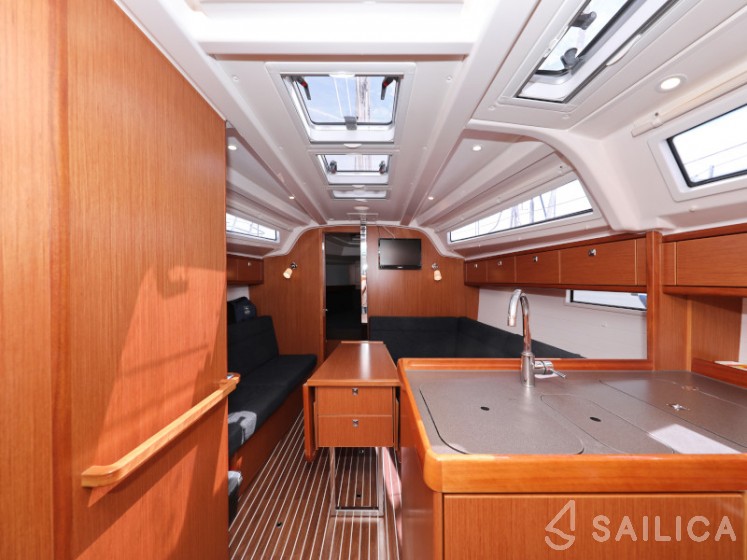 Bavaria Cruiser 37 - Yacht Charter Sailica