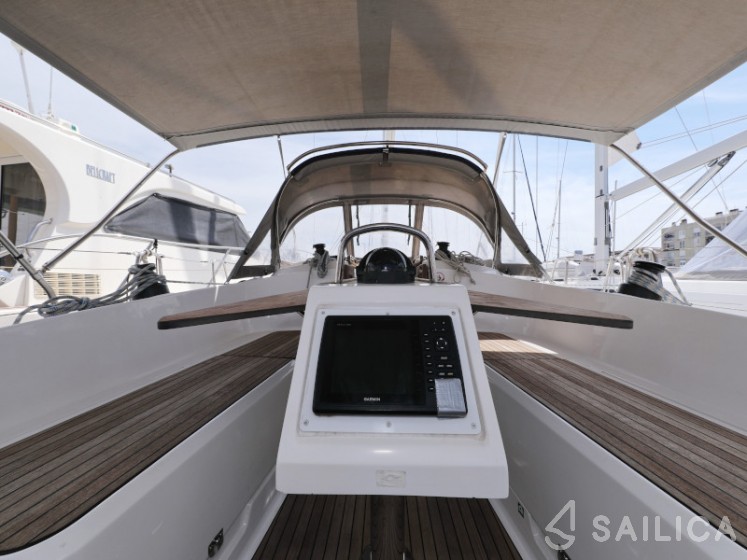 Bavaria Cruiser 37 - Yacht Charter Sailica