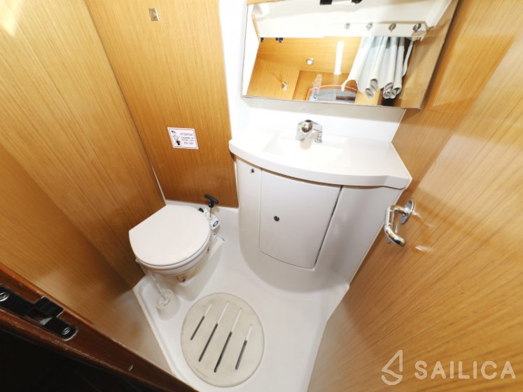 Sun Odyssey 39i - Yacht Charter Sailica