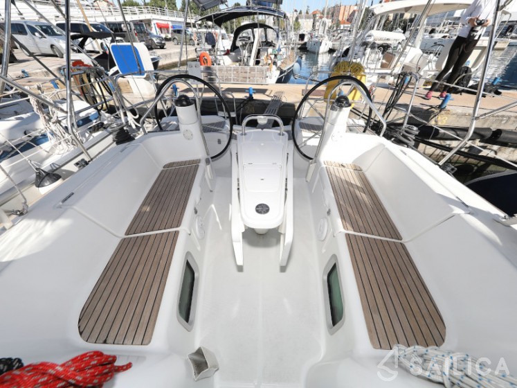 Sun Odyssey 39i - Yacht Charter Sailica