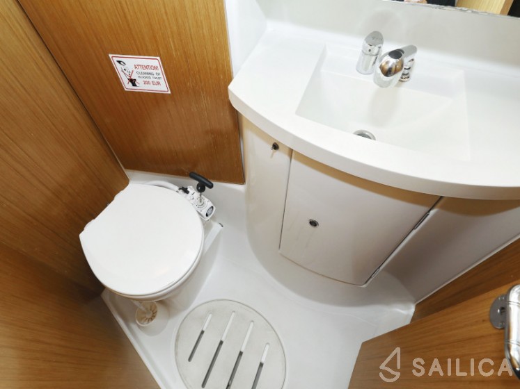 Sun Odyssey 39i - Yacht Charter Sailica