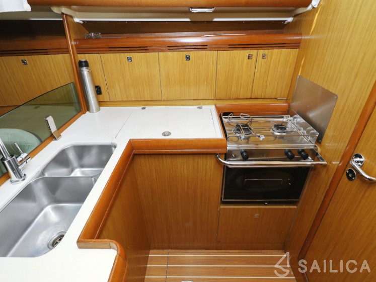 Sun Odyssey 39i - Yacht Charter Sailica