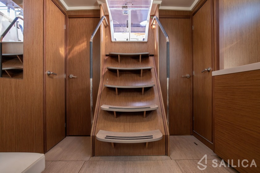 Oceanis 51.1 - Yacht Charter Sailica