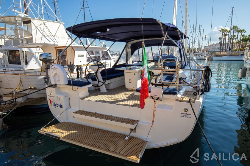 Oceanis 51.1 - Yacht Charter Sailica