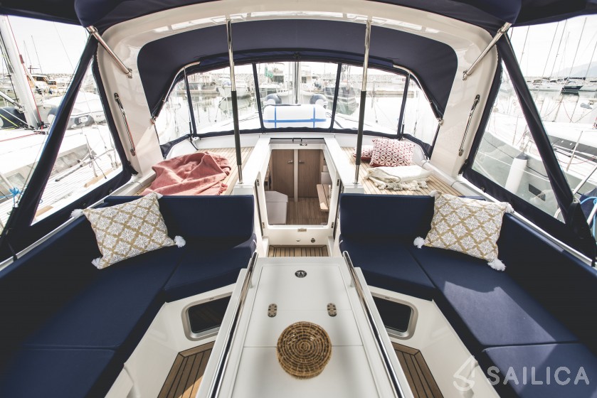 Oceanis 51.1 - Yacht Charter Sailica