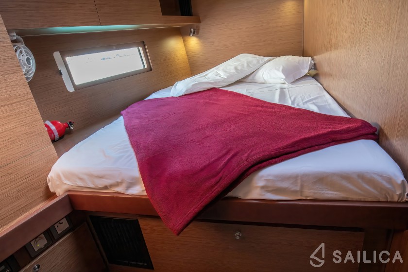 Oceanis 51.1 - Yacht Charter Sailica