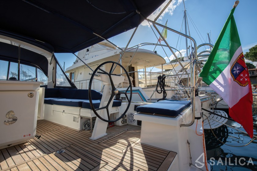 Oceanis 51.1 - Yacht Charter Sailica